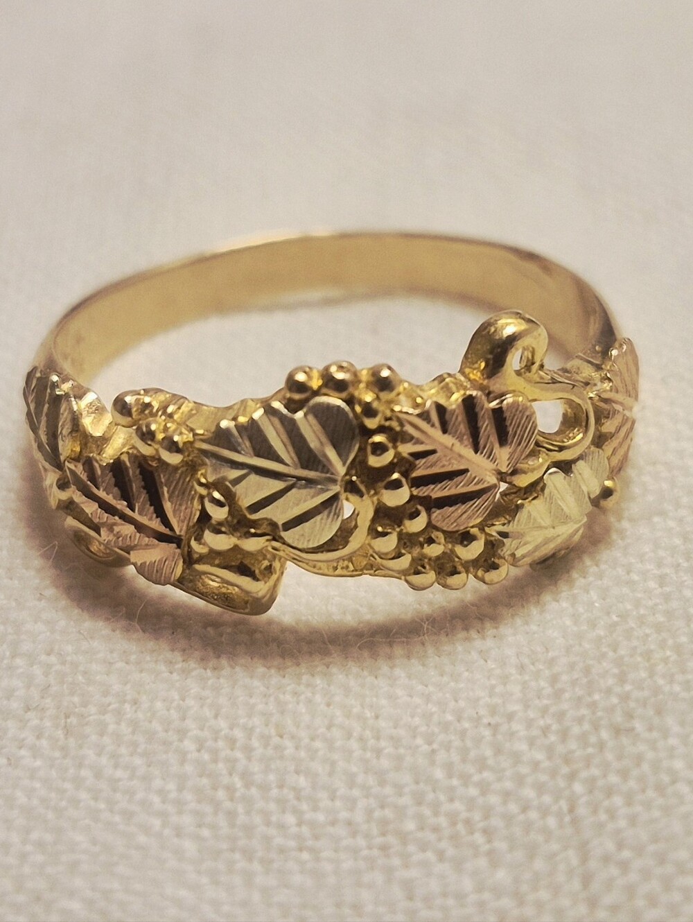 Gold Leaf Motif Women's Ring - Elegant Floral Band - Picture 1 of 3